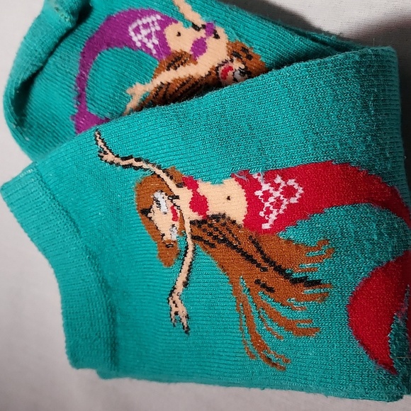 Socks Set of 4 Mermaid Snowflakes Doggie Reindeer Designs - Picture 5 of 7